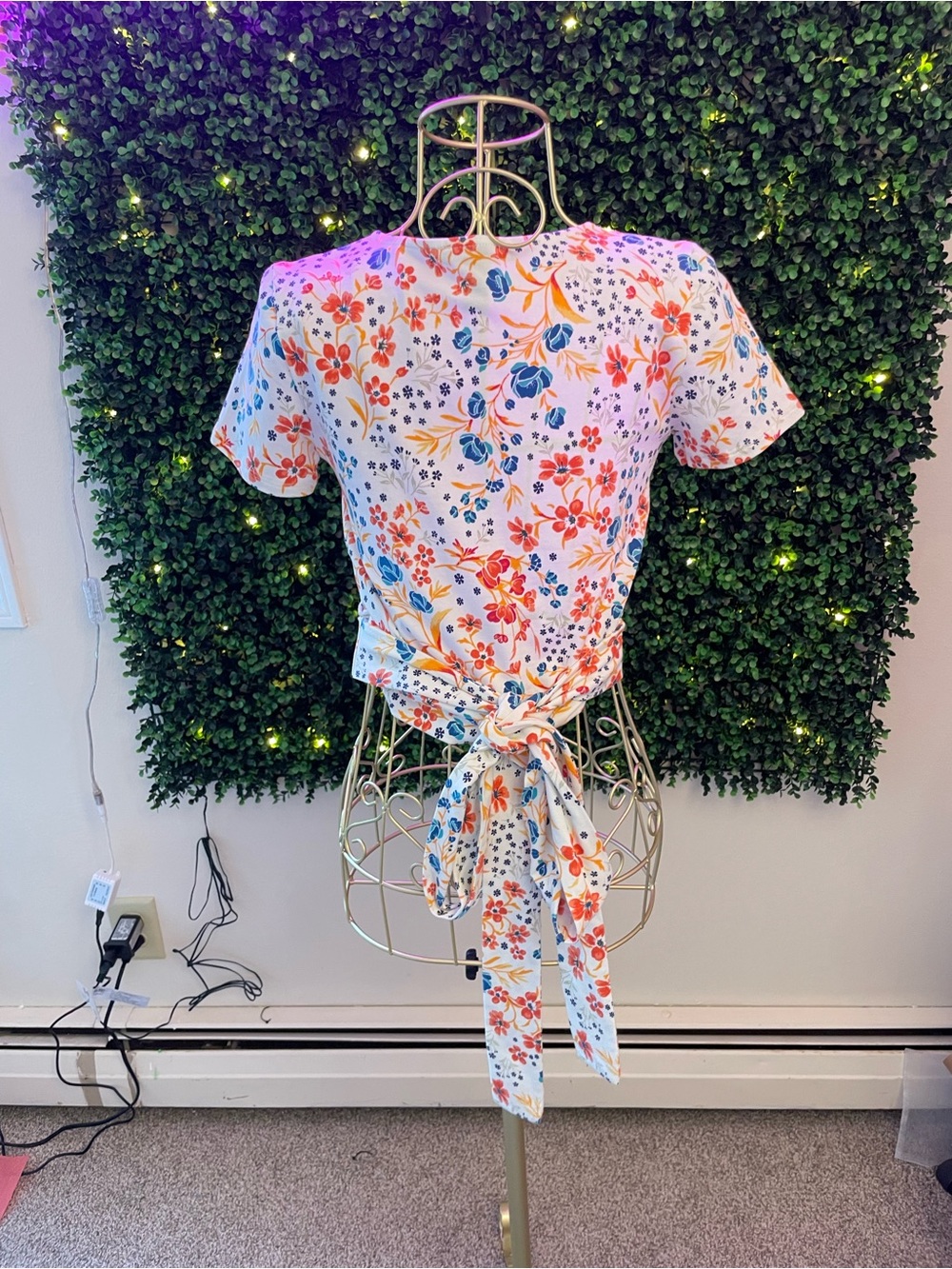☀️Cropped Forever 21 floral top with tie - Picture 8 of 8